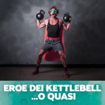 Errore comico nel kettlebell lifting: un principiante tenta di imitare kettlebell stars come Vasilev e fallisce