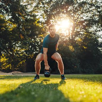 Allenamento kettlebell principianti: EMOM con power swing e prodjka