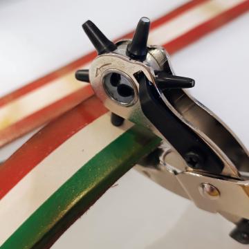 Pasador personalizado hecho con aerógrafo para cinturón de deporte de kettlebell LionLift 2